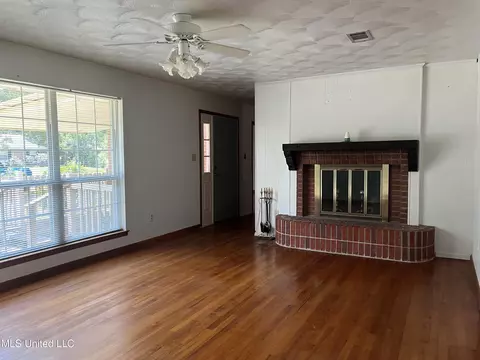 5112 Center Dr, Moss Point, MS 39563 photo 8