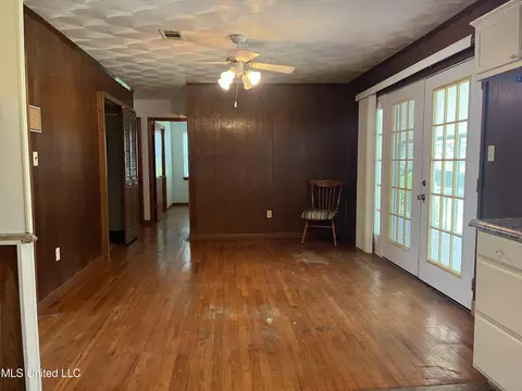 5112 Center Dr, Moss Point, MS 39563 photo 7