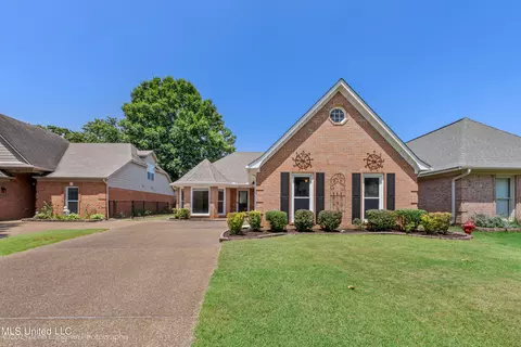 477 Fairway Oaks Dr, Hernando, MS 38632