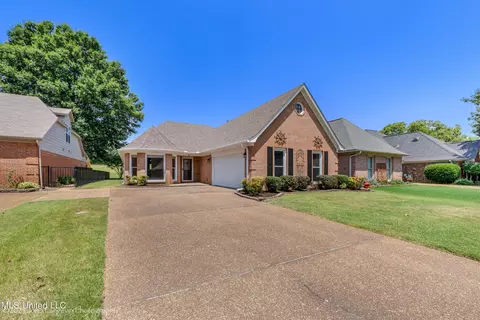 477 Fairway Oaks Dr, Hernando, MS 38632 photo 2