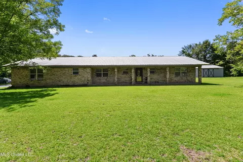 19408 Baria Rd, Moss Point, MS 39562