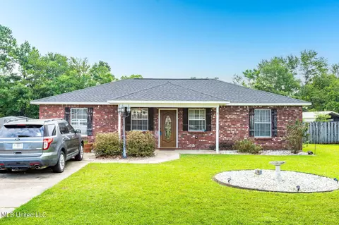 10516 Dogwood St, Ocean Springs, MS 39565