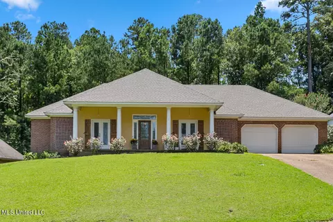 555 Cliffview Dr, Brandon, MS 39047