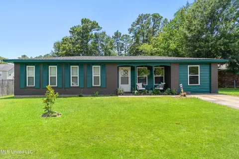 1805 Victoria Dr, Gautier, MS 39553