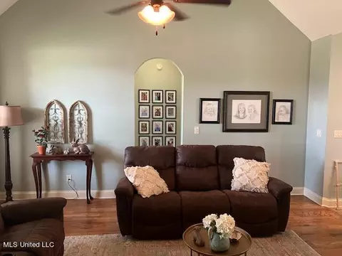 4659 E Dublin, Olive Branch, MS 38654 photo 5