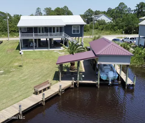 11221 Texas St, Bay Saint Louis, MS 39520