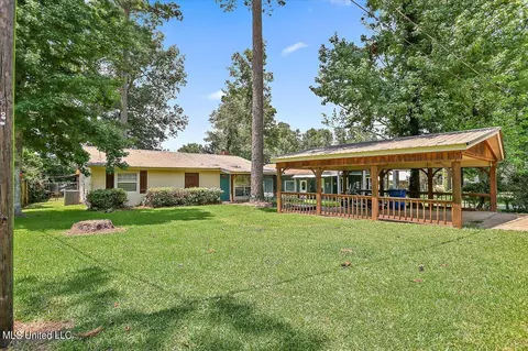 367 Lake Harbor Rd, Brandon, MS 39047