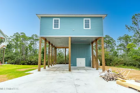 3528 Loulu Pl, Diamondhead, MS 39525