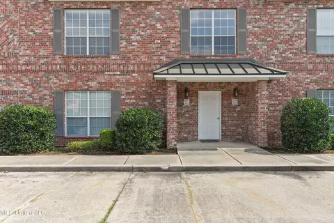 217 Armand Oaks #217, Ocean Springs, MS 39564