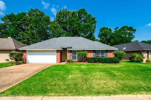 215 Cherrybark Ln, Brandon, MS 39047