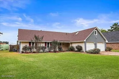 2089 Lakeshore Dr, Ridgeland, MS 39157