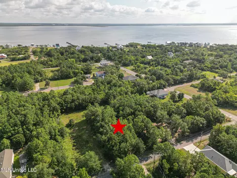 307 Julia St, Bay Saint Louis, MS 39520