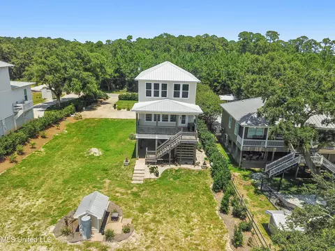 4701 E Belle Fontaine Dr, Ocean Springs, MS 39564