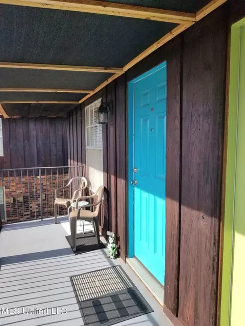 1550 E Second St #110, Pass Christian, MS 39571