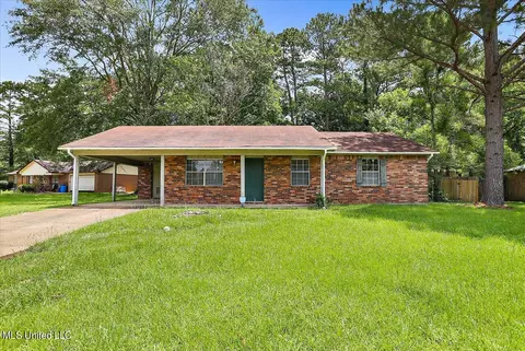 5064 Raintree Dr, Byram, MS 39272