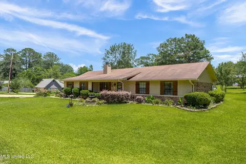 3968 Forest Lake Dr, Jackson, MS 39212 photo 3