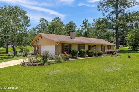 3968 Forest Lake Dr, Jackson, MS 39212