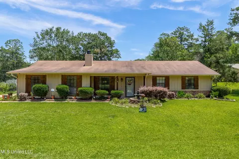 3968 Forest Lake Dr, Jackson, MS 39212 photo 2