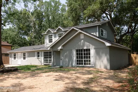 2749 Briarwood Cir, Moss Point, MS 39563