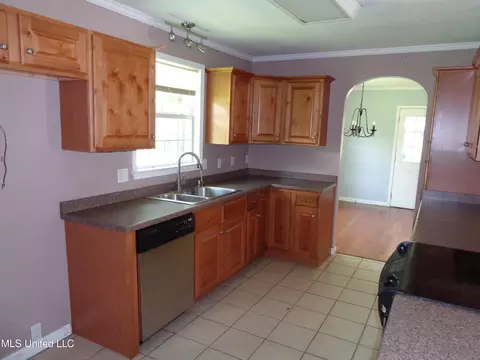 3019 Dantzler St, Moss Point, MS 39563 photo 3