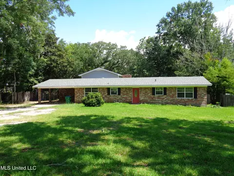 3019 Dantzler St, Moss Point, MS 39563 photo 2