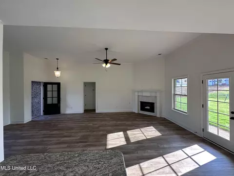 1845 Ava Cv, Hernando, MS 38632 photo 3