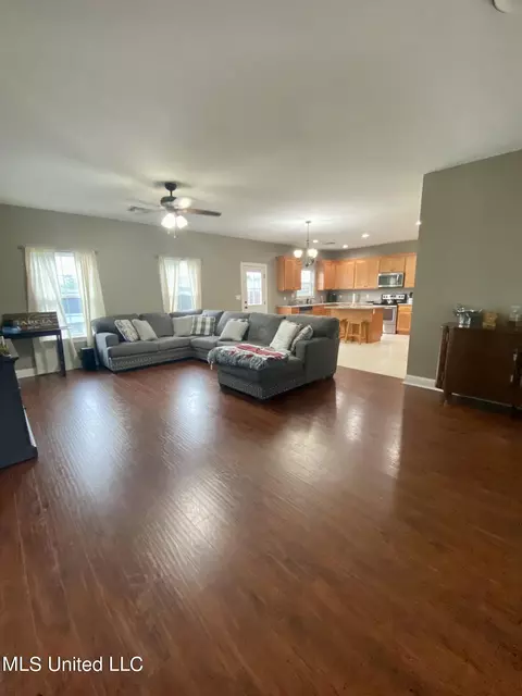 38 Meadow Path Cir, Picayune, MS 39466 photo 2