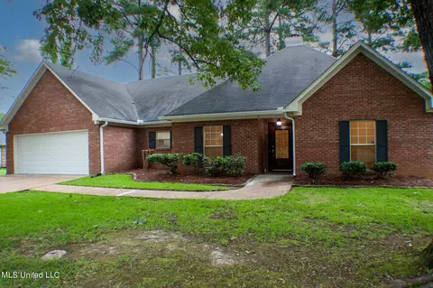 457 Shadowood Dr, Ridgeland, MS 39157