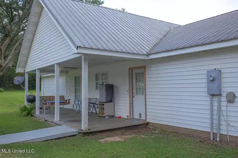 166 Churchwell Drive Dr, Lucedale, MS 39452