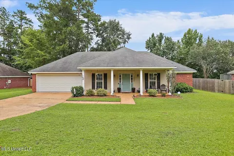 142 Azalea Trails Dr, Brandon, MS 39047