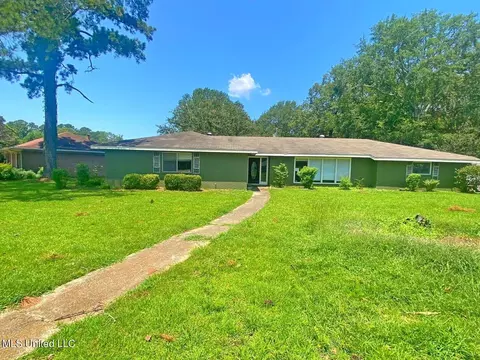 5506 Meadow Oaks Park Dr, Jackson, MS 39211