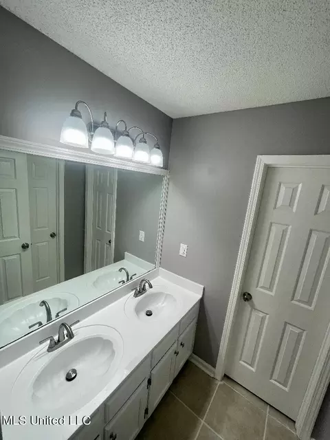 9379 Huron Dr, Olive Branch, MS 38654 photo 8