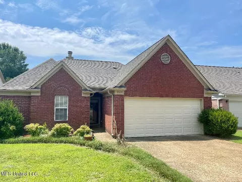 9379 Huron Dr, Olive Branch, MS 38654