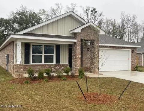 1041 Enclave Cir, Long Beach, MS 39560