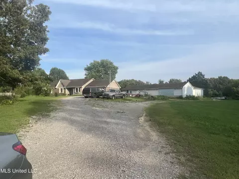 7235 Dunn Ln, Olive Branch, MS 38654