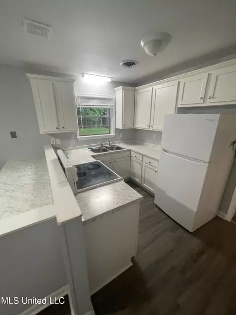 2001 Edward Ln, Jackson, MS 39213 photo 5