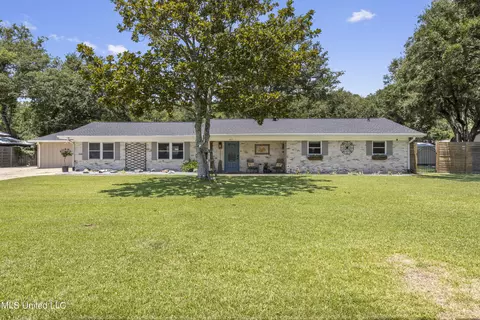 103 White Blvd, Ocean Springs, MS 39564