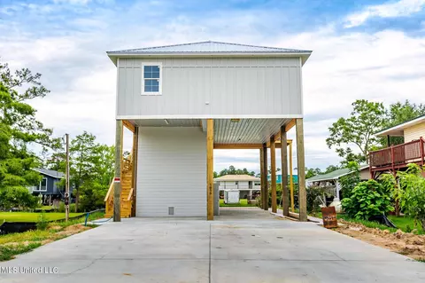 5039 Kilimanjaro St, Bay Saint Louis, MS 39520