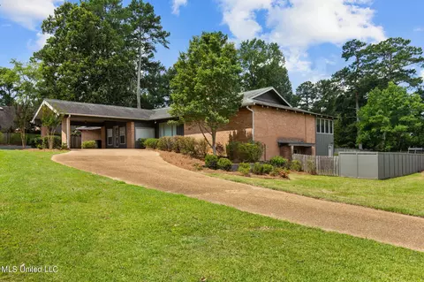 1525 Brobridge Dr, Jackson, MS 39211 photo 2