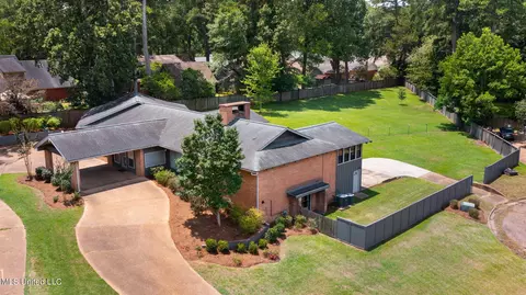 1525 Brobridge Dr, Jackson, MS 39211