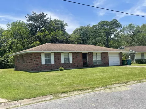 7613 Lexington Dr, Biloxi, MS 39532