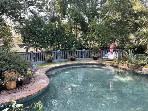 131 Hillcroft Pl, Jackson, MS 39211 photo 2