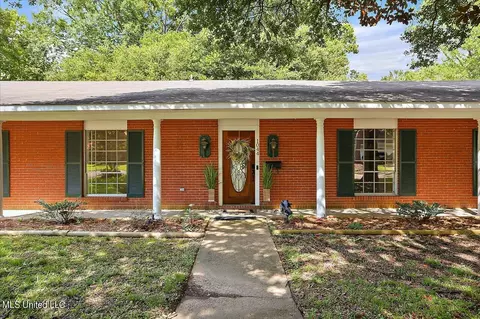 1044 Briarfield Rd, Jackson, MS 39211