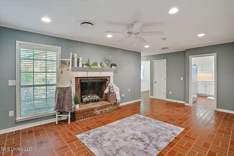1044 Briarfield Rd, Jackson, MS 39211 photo 2