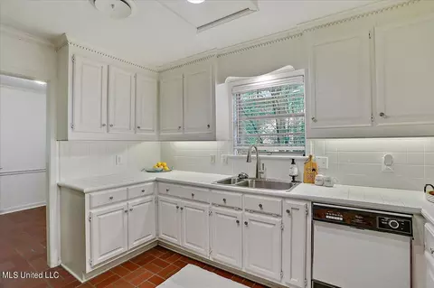 1044 Briarfield Rd, Jackson, MS 39211 photo 6