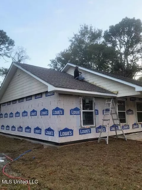 1921 Porpoise Dr, Gautier, MS 39553