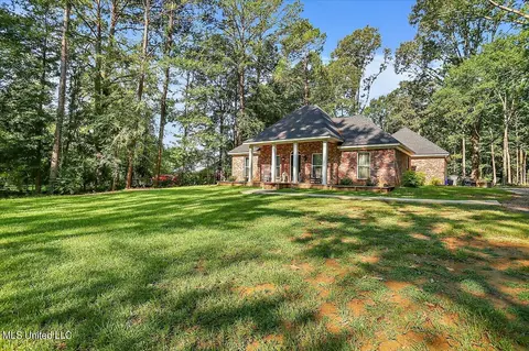 121 Chapel Cliff Dr, Raymond, MS 39154 photo 2