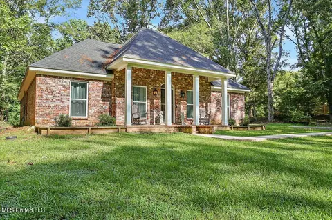 121 Chapel Cliff Dr, Raymond, MS 39154 photo 3