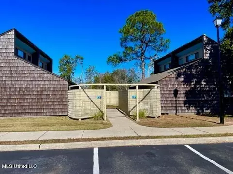 828 Oakleigh Ave #9, Gulfport, MS 39507