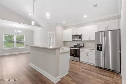 720 Waters View Dr, Biloxi, MS 39532 photo 10